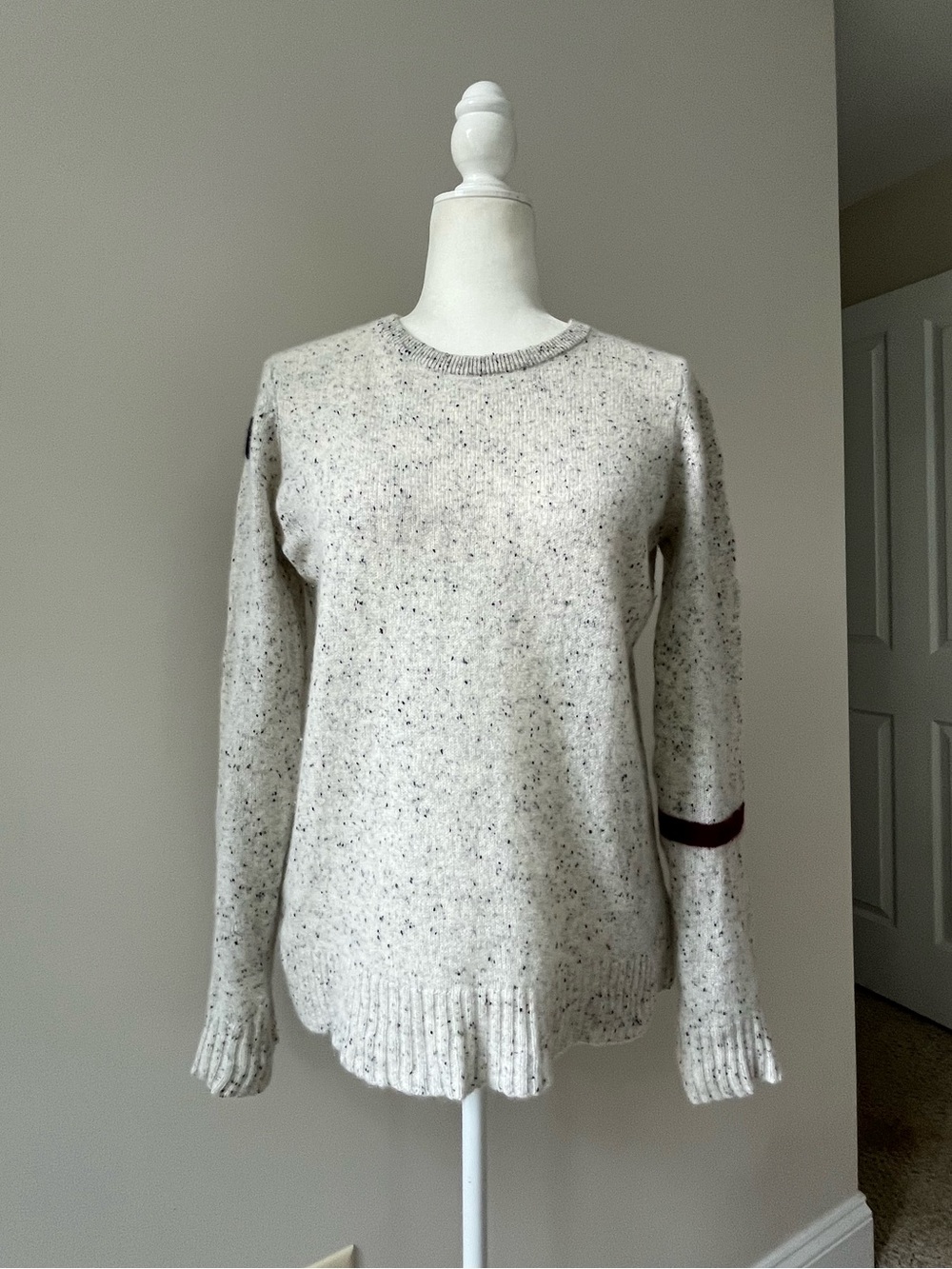 freecity Grey Speckled Cashmere Sweater with Maroon Stripe and Navy Dove
